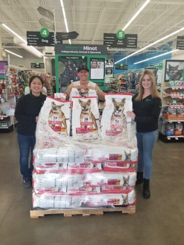Store donates to pet rescues | News, Sports, Jobs - Minot Daily News